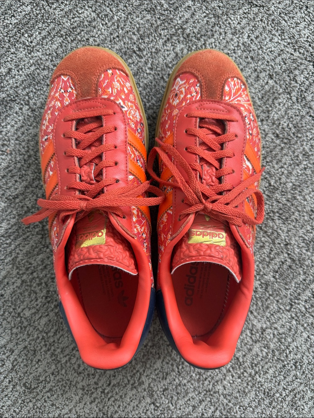 adidas Womenโs Orange-Red Floral Pattern Sneakers